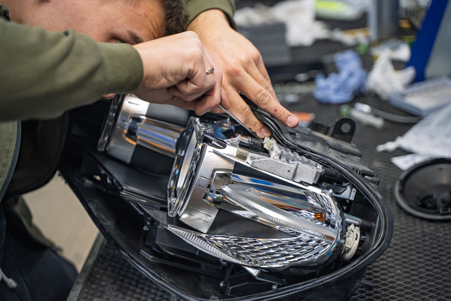 Тюнинг фар BMW X5 F15 – замена би-ксенона на светодиодные модули MaxBeam 2.0