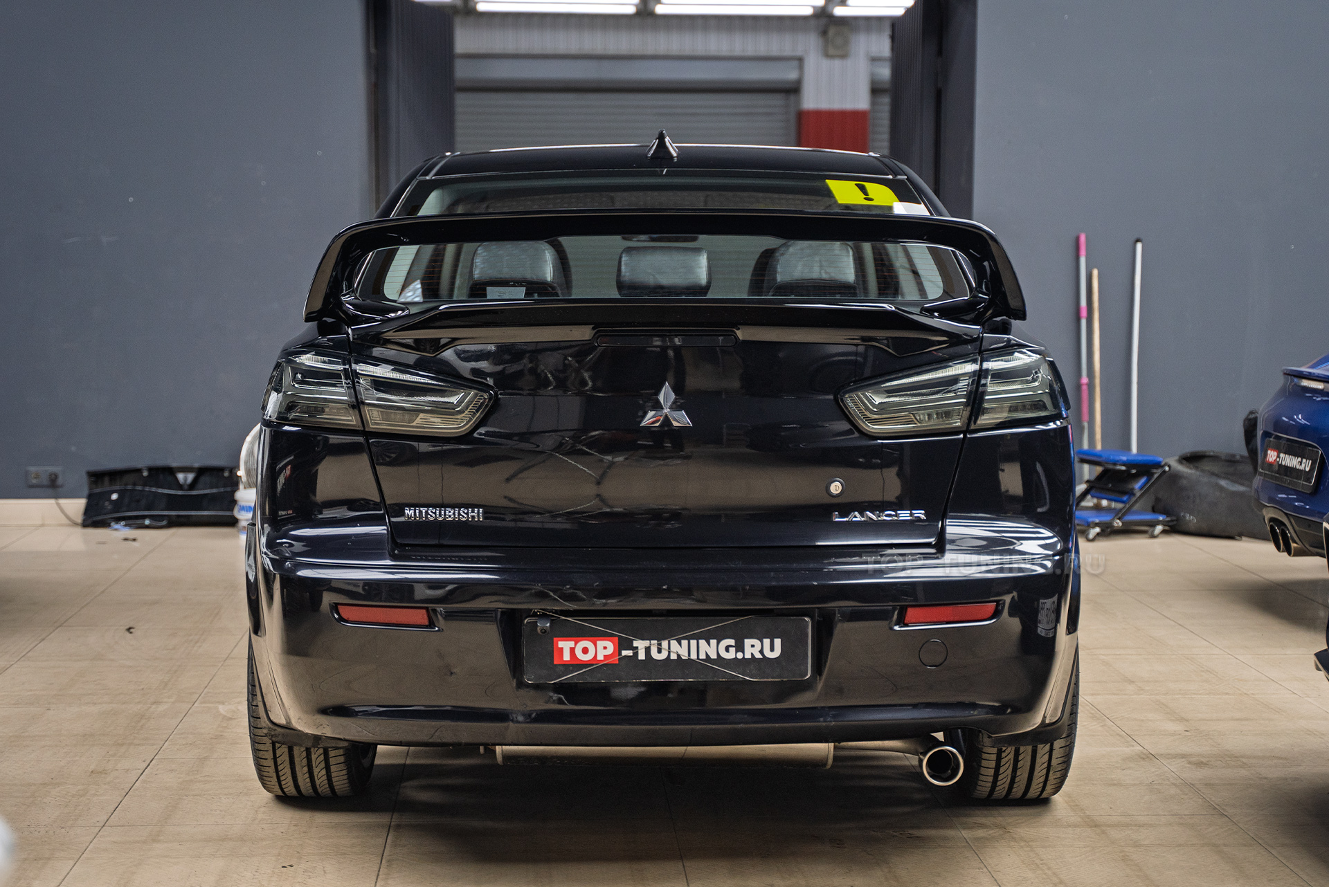 Монтаж атмосферной подсветки салона Mitsibishi Lancer X 2008