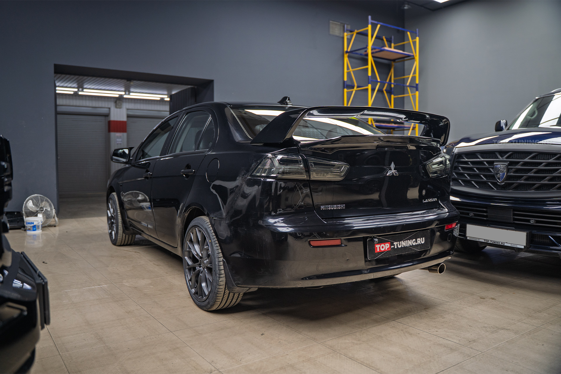 110412 Монтаж атмосферной подсветки салона Mitsibishi Lancer X 2008