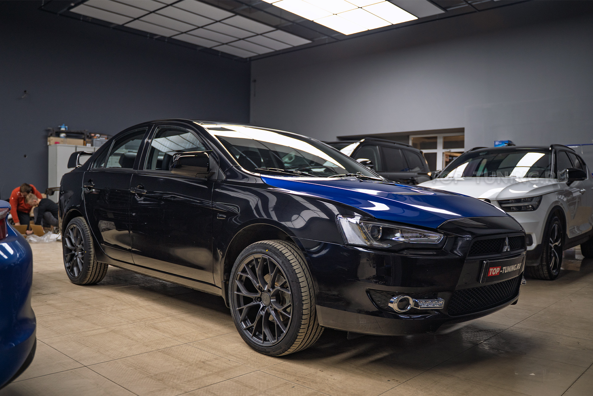 110412 Монтаж атмосферной подсветки салона Mitsibishi Lancer X 2008