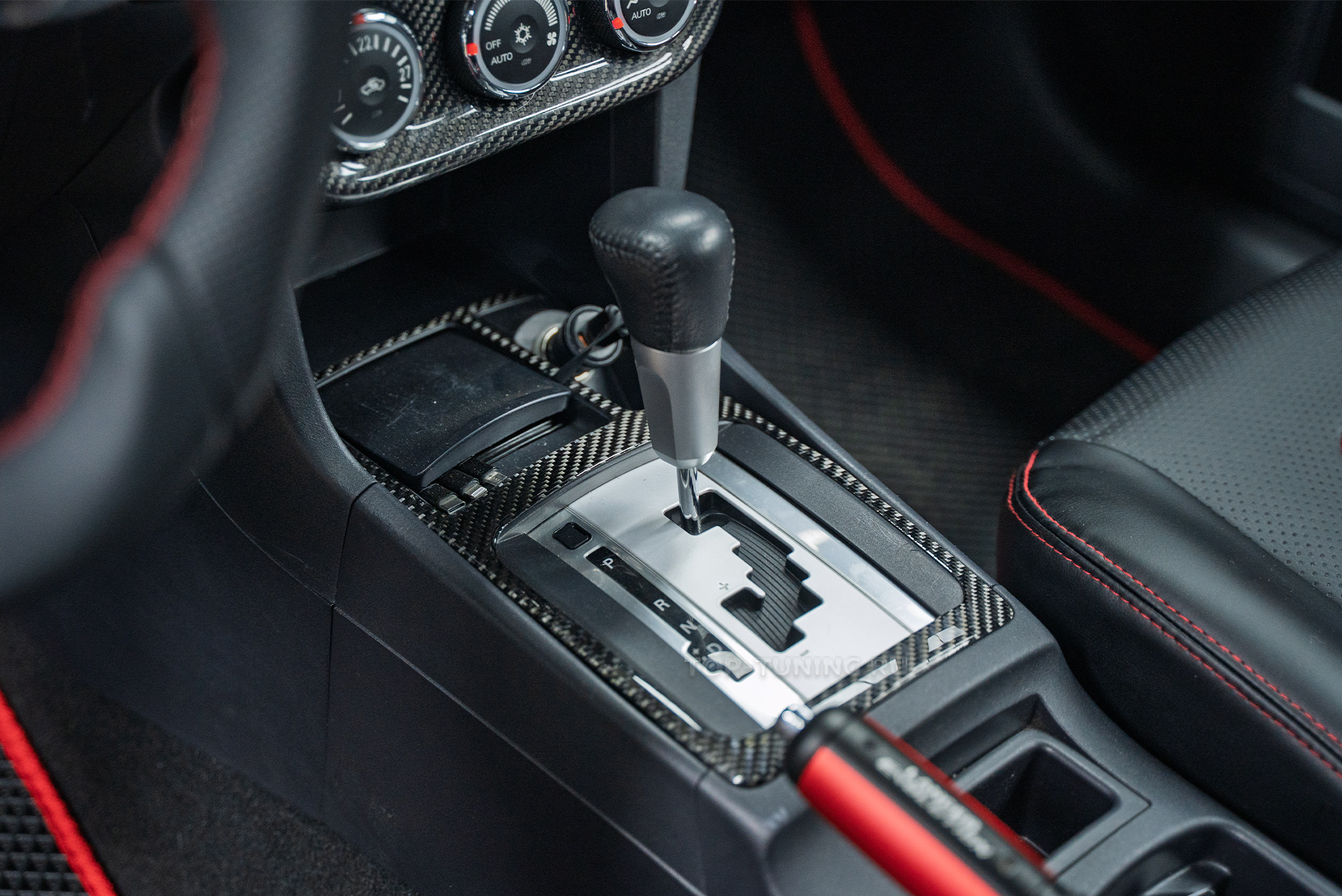 Монтаж атмосферной подсветки салона Mitsibishi Lancer X 2008