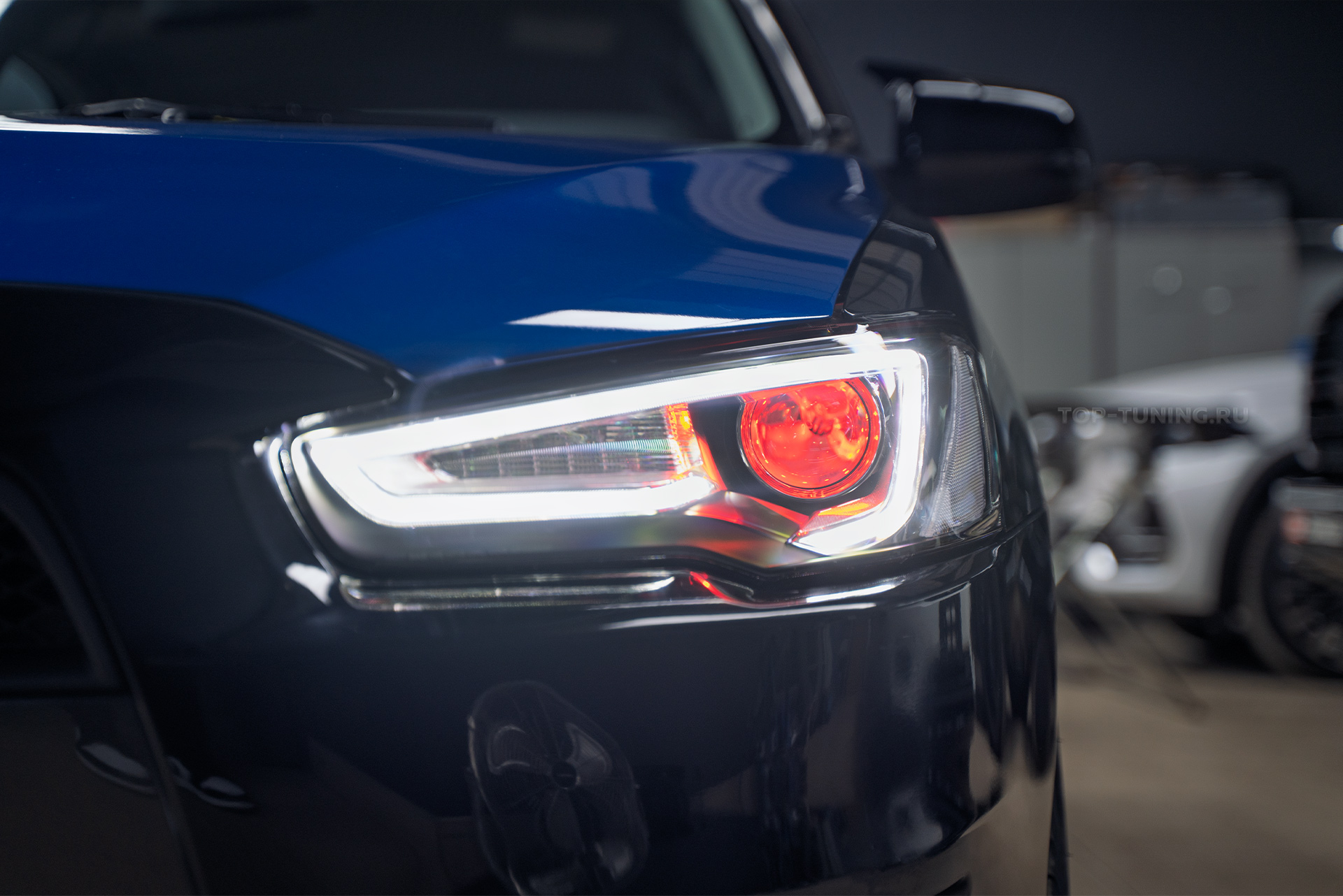 110412 Монтаж атмосферной подсветки салона Mitsibishi Lancer X 2008