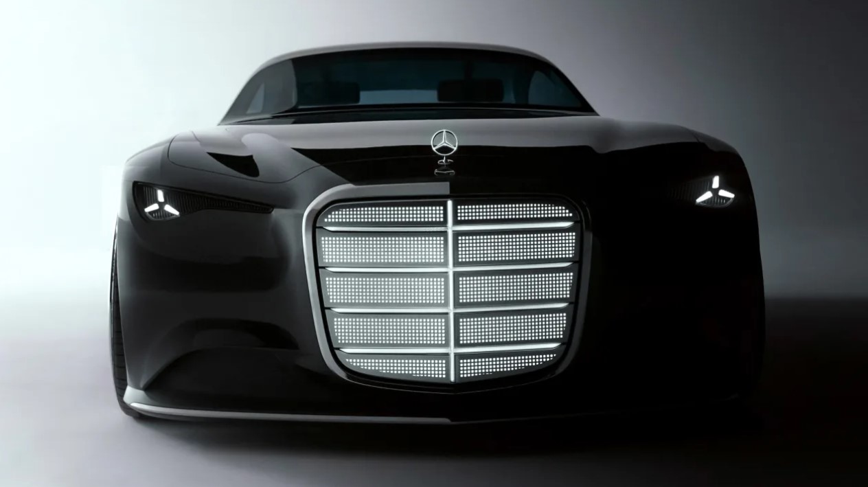 Решётка радиатора с подсветкой, аналогичная той, что используется в новом полностью электрическом GLC, — это попытка объединить стиль современных и классических моделей Mercedes. Генеральный директор компании Ола Келлениус и его команда уже некоторое
