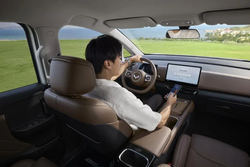 Xingguang 730 — совершенно новая модель для Wuling. Она построена на платформе Tianyu и оснащена технологиями Lingxi Power 3.0 и Shenlian Battery, а также предлагает более 50 конфигураций использования масла и электричества.