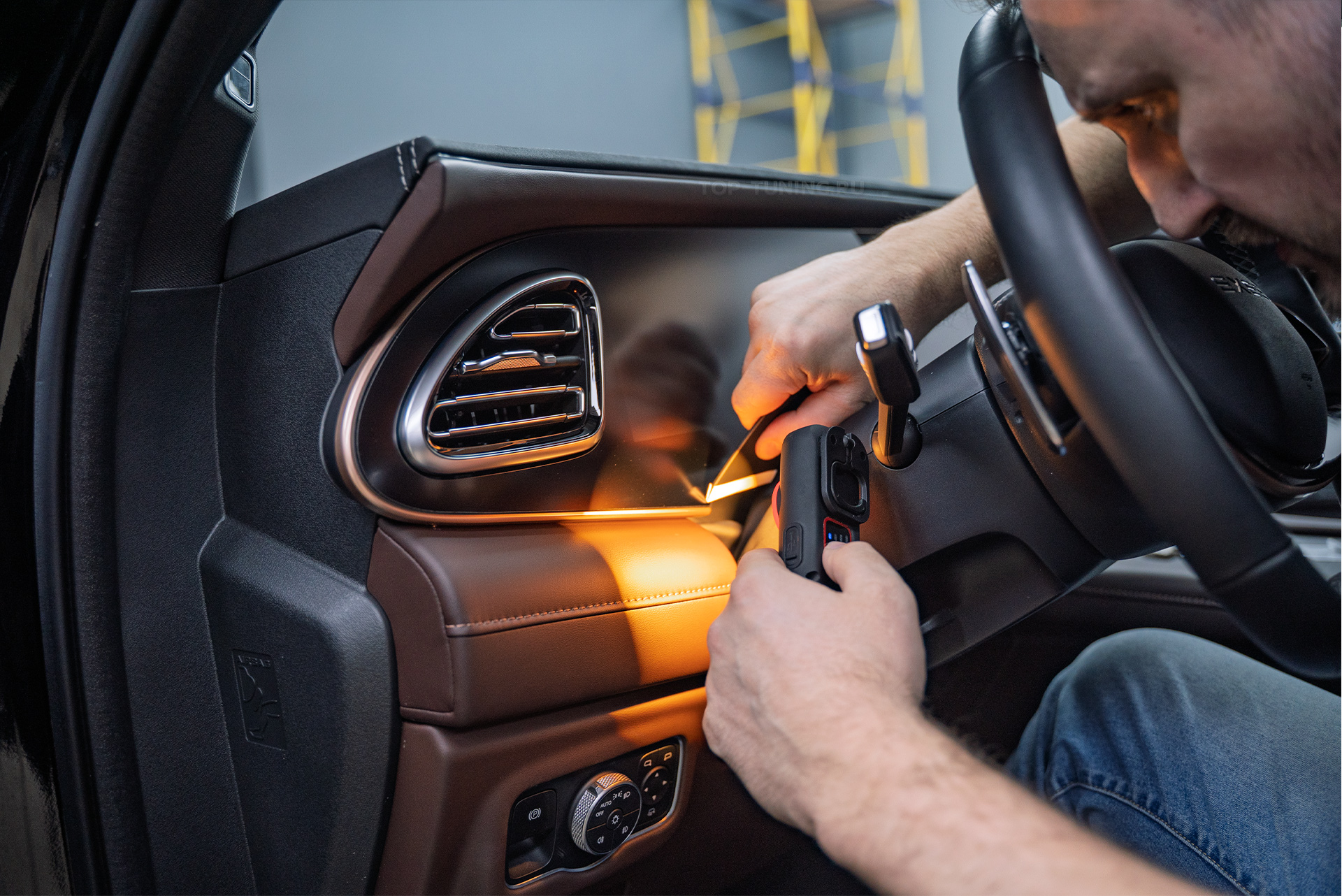 110439 Оклейка мультимедиа и приборной панели Exeed VX рестайлинг