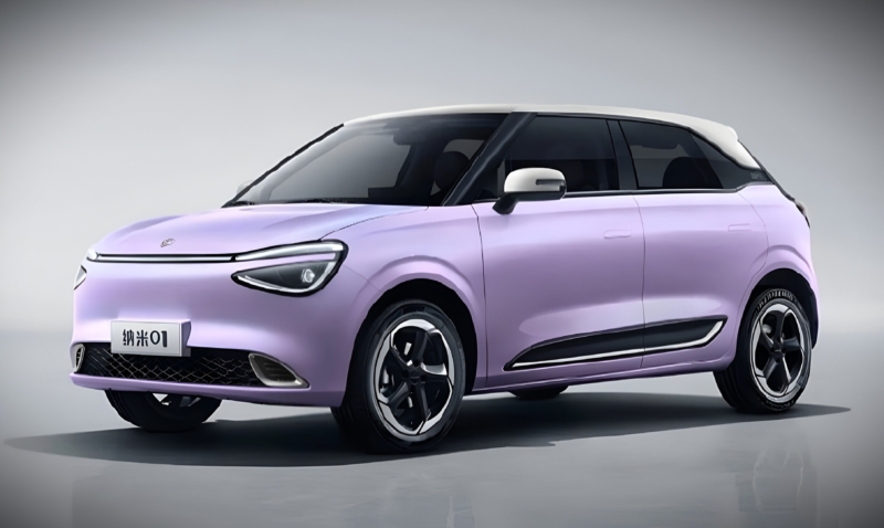 Автомобиль по-прежнему оснащён раздельными фарами, светодиодными дневными ходовыми огнями сквозного типа и нижней решёткой радиатора в виде чёрной сетки. В более высоких комплектациях есть: