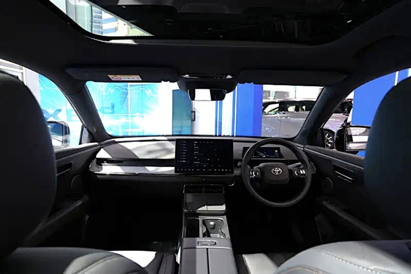 Toyota официально представила в Гонконге праворульную версию электрического внедорожника bZ3X