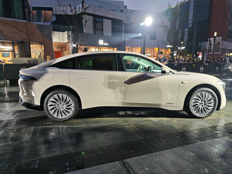 Buick Electra L7 EREV с общим запасом хода 1400 км начинает поставки в Китай