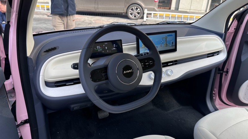 Китайский государственный автопроизводитель представил новый электрический городской автомобиль Wuling Aishang A100C