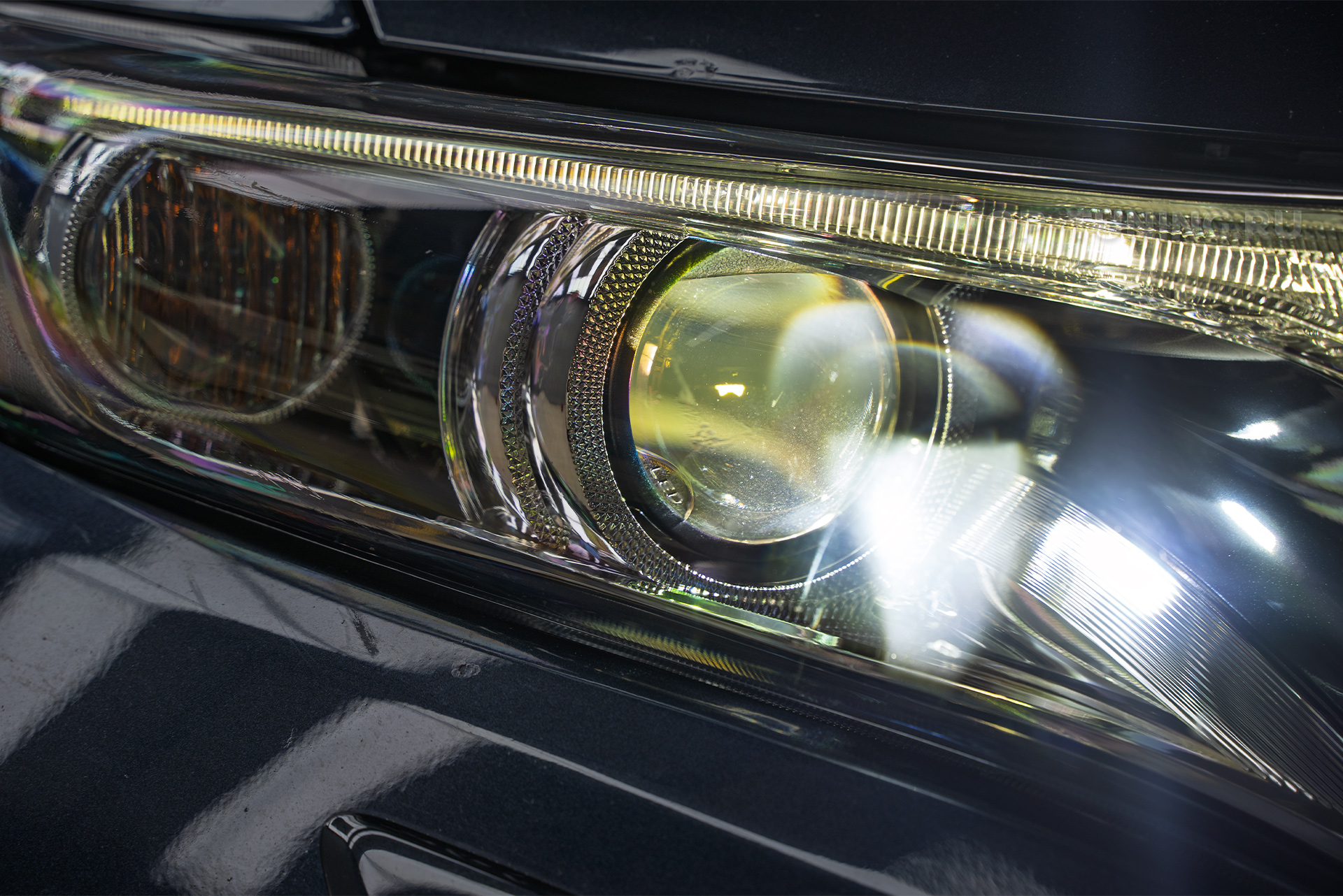 110490 Замена линз в передней оптике + полировка + оклейка фар Toyota Venza рестайлинг