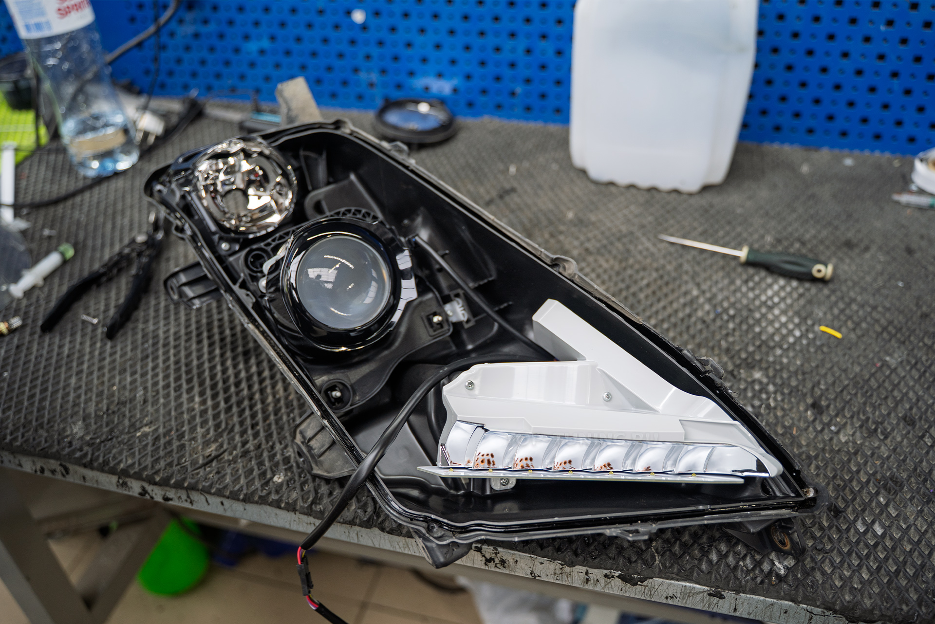 110490 Замена линз в передней оптике + полировка + оклейка фар Toyota Venza рестайлинг Замена линз в передней оптике + полировка + оклейка фар Toyota Venza рестайлинг