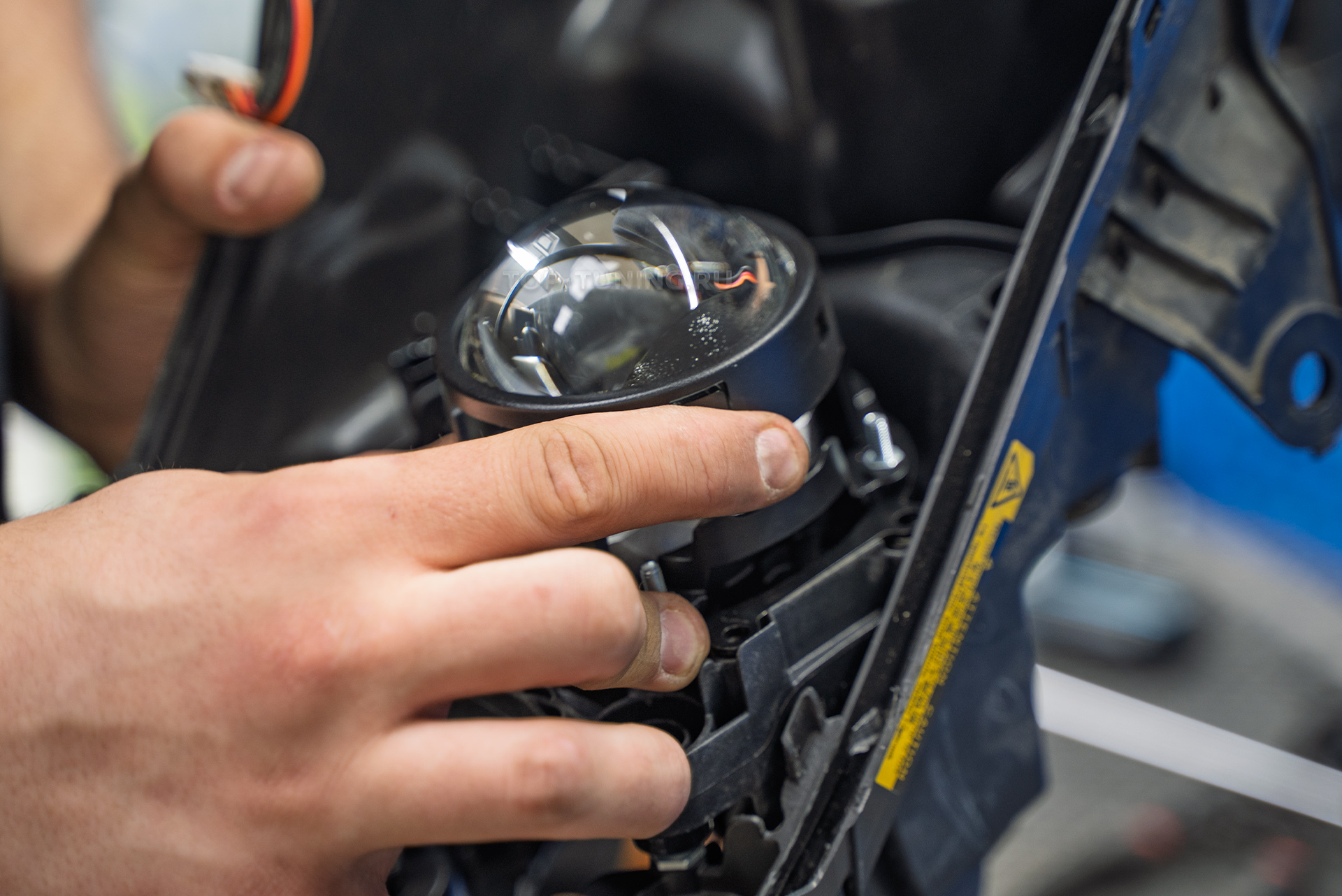 Замена линз в передней оптике + полировка + оклейка фар Toyota Venza рестайлинг