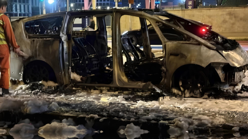 Li Mega вышел на китайский рынок в марте 2024 года как первый электромобиль марки с аккумуляторной батареей. Модель оснащена троичным аккумулятором Qilin от CATL, который поддерживает технологию зарядки 5C. По данным China EV DataTracker, к настоящем