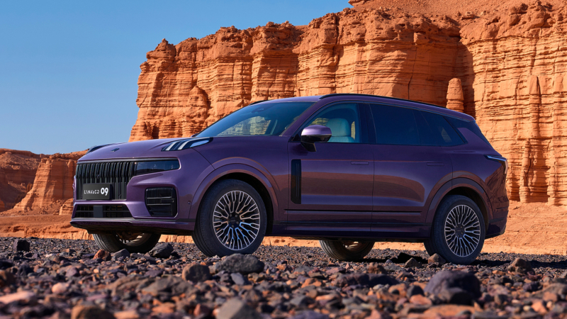 Цена автомобиля &mdash; 238 800 юаней (около 2,7 млн рублей). Это полноразмерный внедорожник-кроссовер, созданный на платформе SPA, которая также лежит в основе Volvo XC90. Модель предлагается с пятиместным салоном и 2-литровым двигателем внутреннего сгора