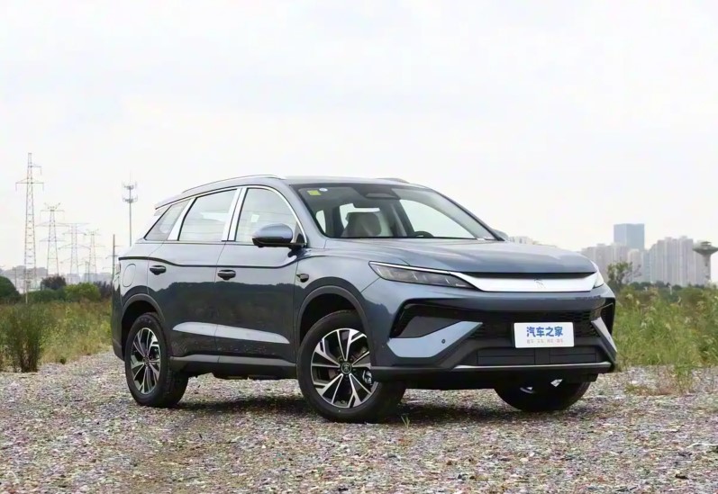 2026 BYD Song Pro DM-i был выпущен с расходом топлива 3,2 л/100 км и запасом хода на электромобилях 133 км по цене от 1,12 млн рублей