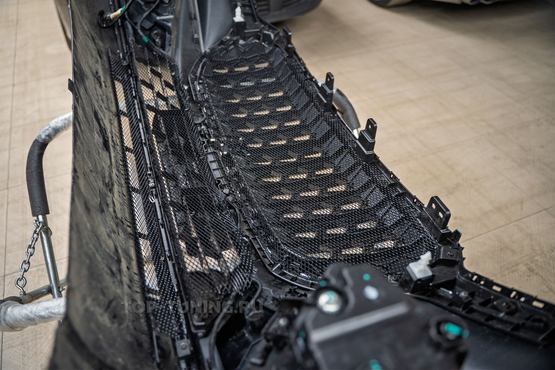 110506 Сетки-фильтры в радиатор и бампер Hongqi HS5 – защита подкапотного пространства