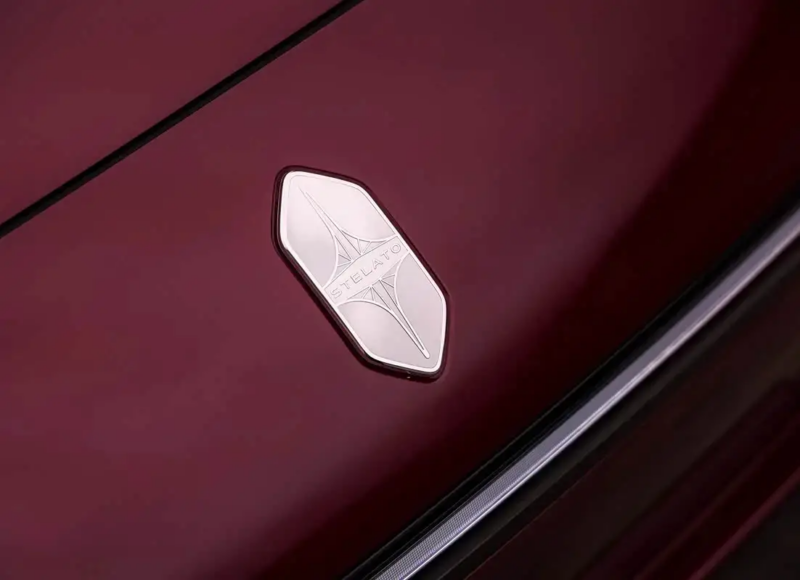 В задней части автомобиля &mdash; обновлённые фонари с дизайном Nebula Through, подчёркнутые хромированной полосой. Эмблема Stelato переместилась с верхней части фонарей на нижнюю. Габариты седана: длина &mdash; 5160 мм, ширина &mdash; 2005 мм, высота &mdash; 1492 мм, колёс