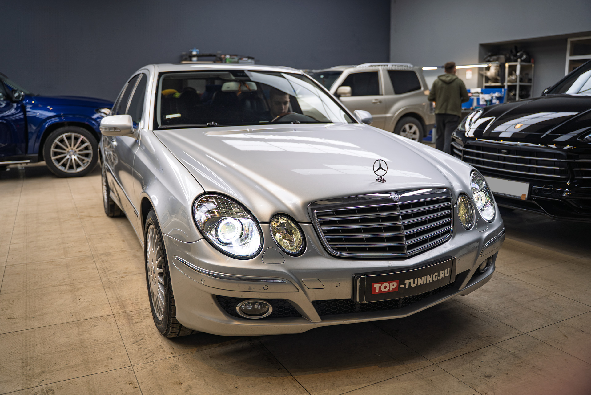 Установка светодиодных линз MTF Prisma в фары Mercedes-Benz E-class W211