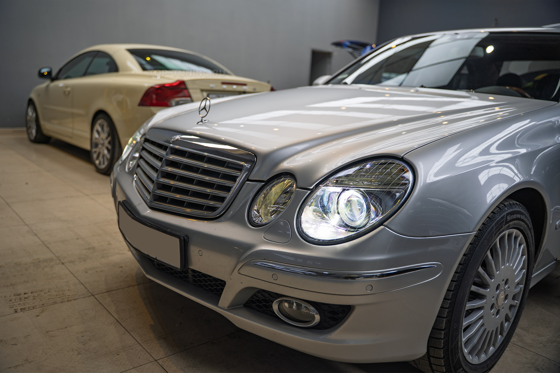 Установка светодиодных линз MTF Prisma в фары Mercedes-Benz E-class W211