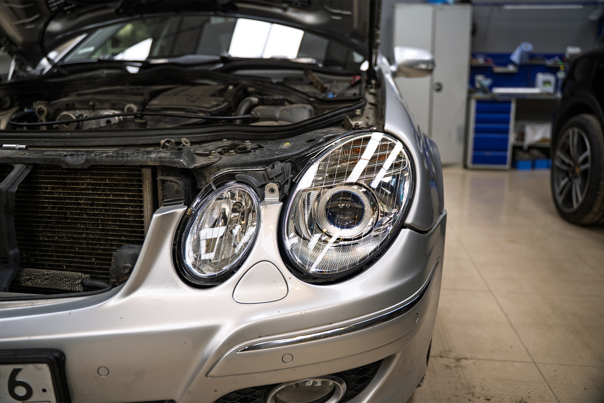 Установка светодиодных линз MTF Prisma в фары Mercedes-Benz E-class W211