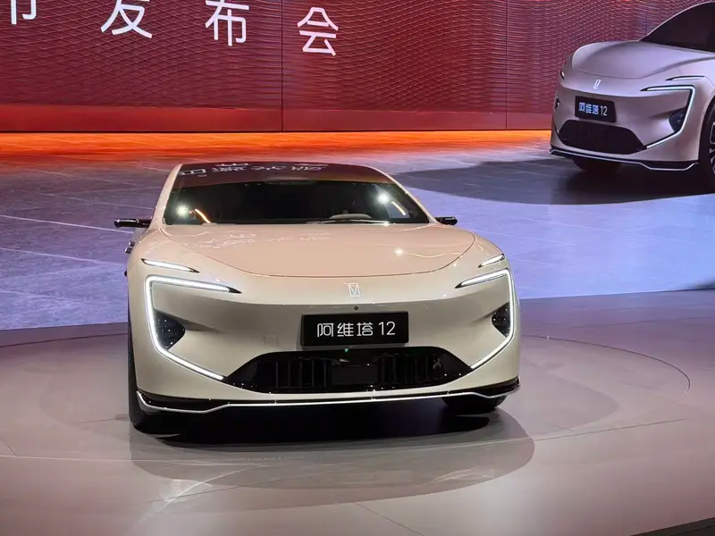 Компания CATL-Huaiwei-Changan поддержала запуск серии Avatr 12 с четырьмя лидарами по цене от 3 млн рублей