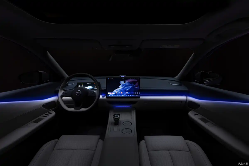 Боковой профиль новой модели во многом повторяет дизайн текущей. Соотношение колёсной базы к длине — около 0,618. Двойная линия талии дополнена ручками передних дверей, которые совпадают с этой линией. Модель оснащена 19-дюймовыми многоспицевыми колё