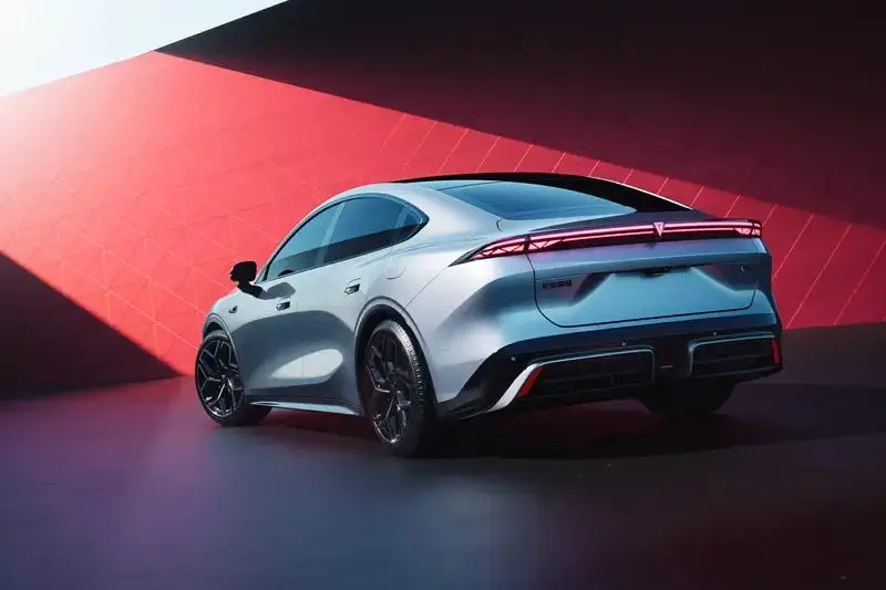 Компания Changan Deepal начала приём предварительных заказов на среднеразмерный седан L06