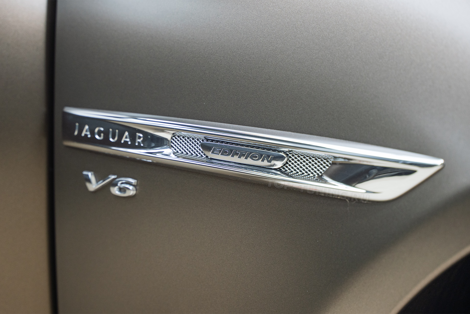 Автоматический ароматизатор + ионизатор в салон Jaguar XJ 2015-2019