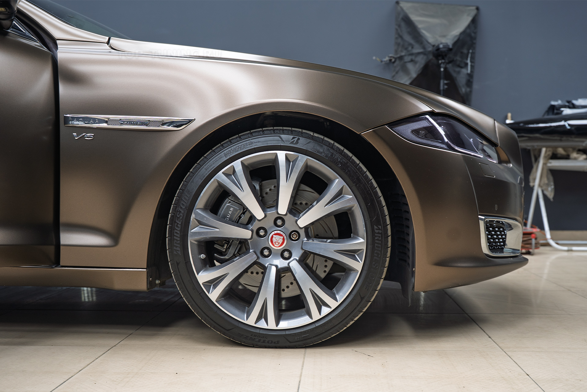 110538 Автоматический ароматизатор + ионизатор в салон Jaguar XJ 2015-2019