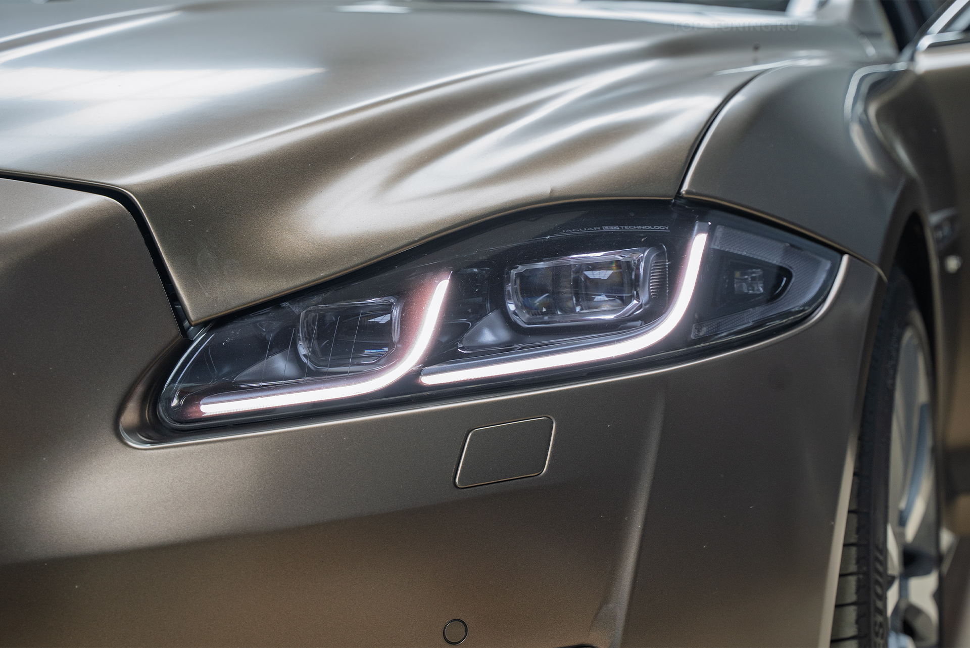 Автоматический ароматизатор + ионизатор в салон Jaguar XJ 2015-2019