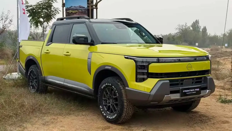 Версия PHEV сохраняет общий стиль бензинового аналога, но имеет отличительные черты: закрытый элемент над решёткой радиатора, подчёркивающий её статус «нового энергетического автомобиля», и уникальную полосу дневных ходовых огней во всю ширину «косми