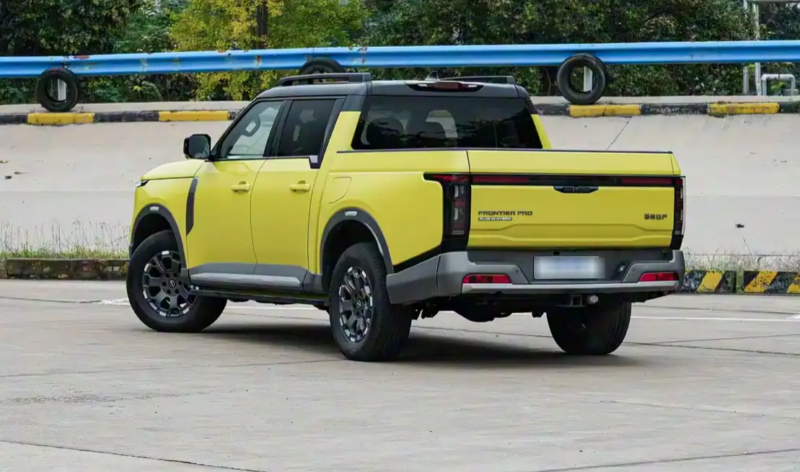 Модель представлена в шести комплектациях по цене от 176 900 до 249 900 юаней (от 2,01 до 2,84 млн рублей). Это первая глобальная модель Nissan, которая полностью спроектирована, разработана и произведена в Китае. Автомобиль будет доступен с бензинов