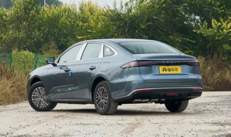 Автомобиль предлагается в семи комплектациях по цене от 74 800 до 105 800 юаней (850 000–1,2 млн рублей). В ограниченный по времени период продажи цены варьируются от 68 800 до 99 800 юаней (781 000–1,13 млн рублей).