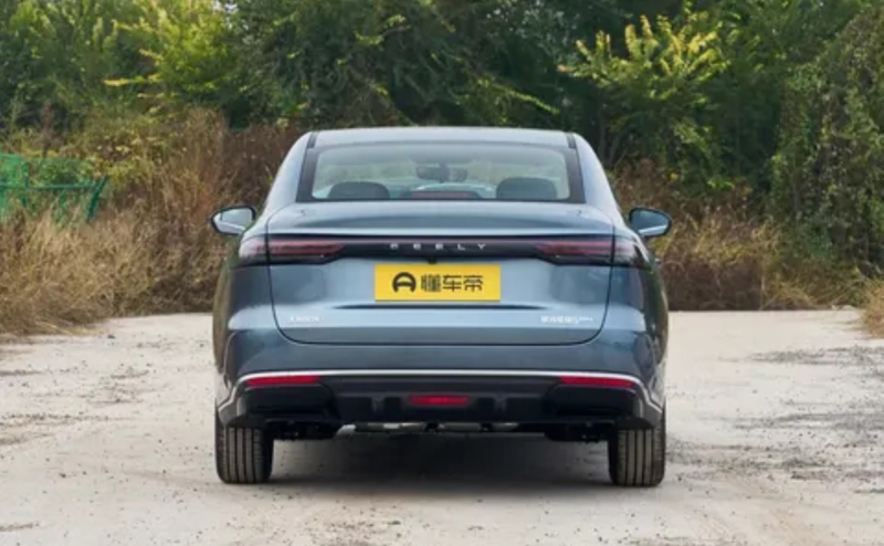 Автомобиль предлагается в семи комплектациях по цене от 74 800 до 105 800 юаней (850 000–1,2 млн рублей). В ограниченный по времени период продажи цены варьируются от 68 800 до 99 800 юаней (781 000–1,13 млн рублей).