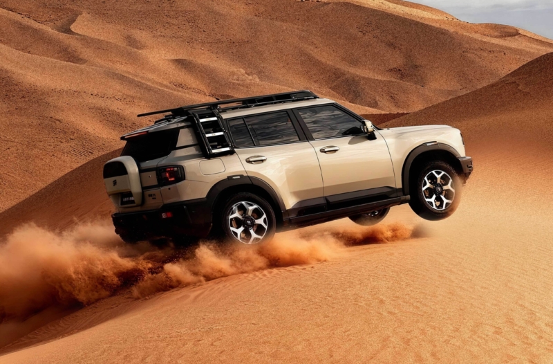 Габаритные размеры автомобиля: 4706 мм (длина), 1967 мм (ширина), 1840 мм (высота), колёсная база — 2810 мм (на 5 мм короче по сравнению с некоторыми другими полноприводными автомобилями).