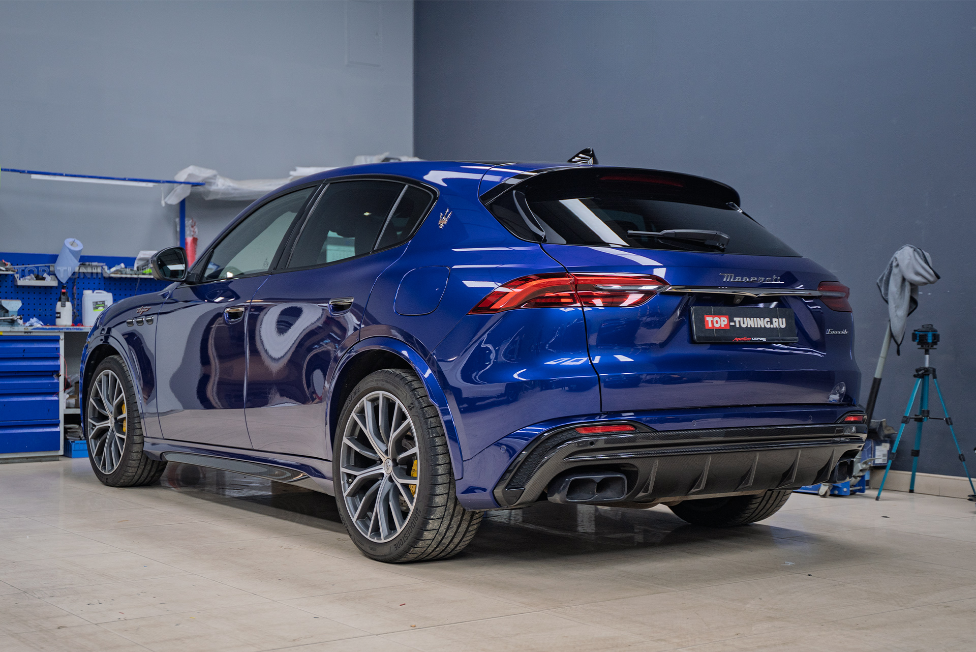 Установка доводчиков в четыре двери Maserati Grecale Trofeo