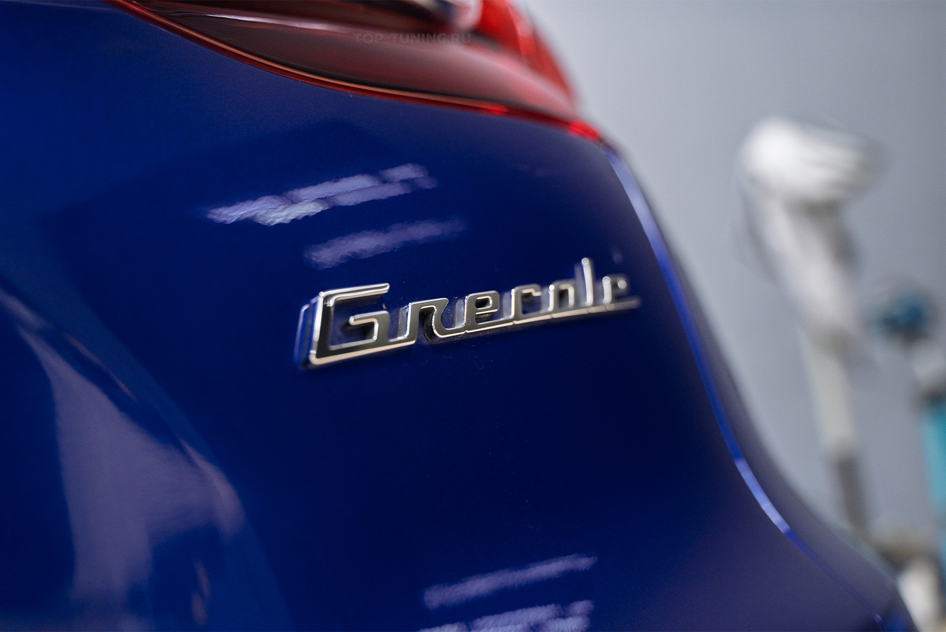 110553 Установка доводчиков в четыре двери Maserati Grecale Trofeo