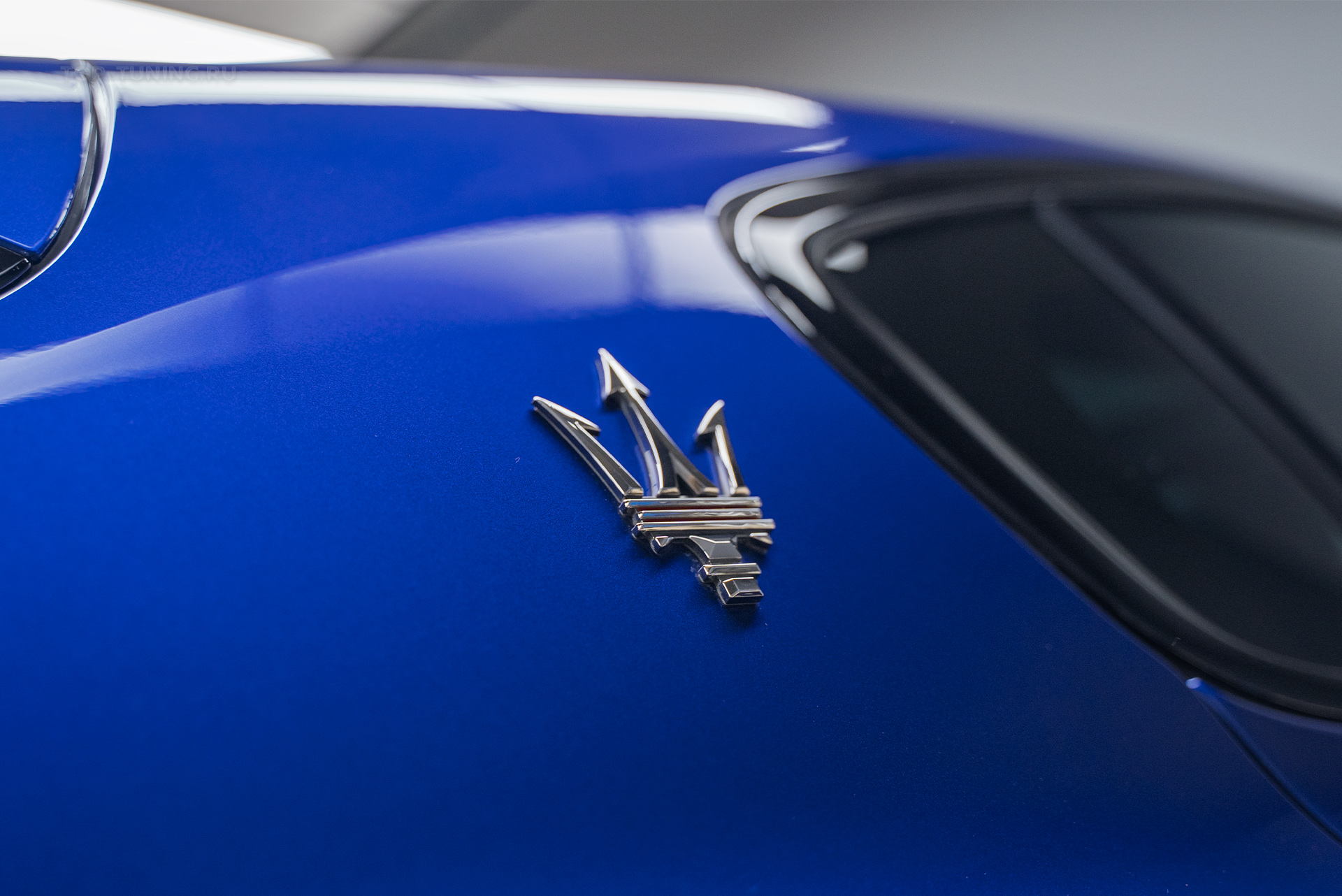 Установка доводчиков в четыре двери Maserati Grecale Trofeo