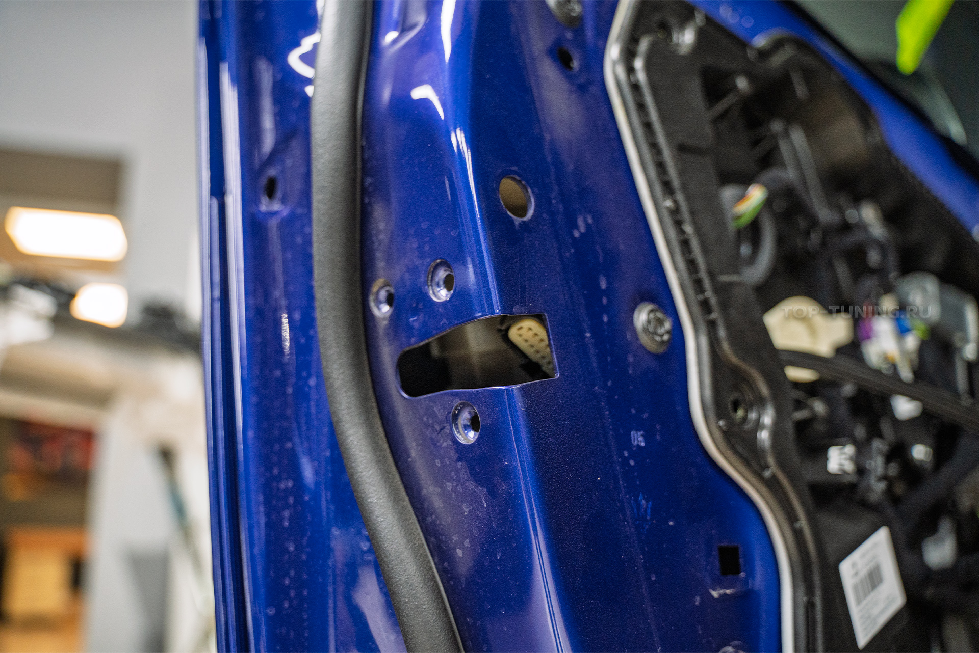 Установка доводчиков в четыре двери Maserati Grecale Trofeo