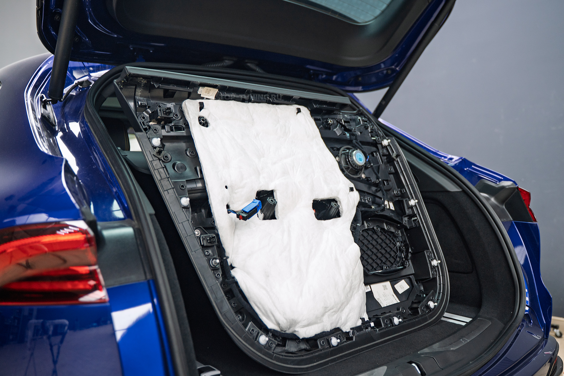 110553 Установка доводчиков в четыре двери Maserati Grecale Trofeo