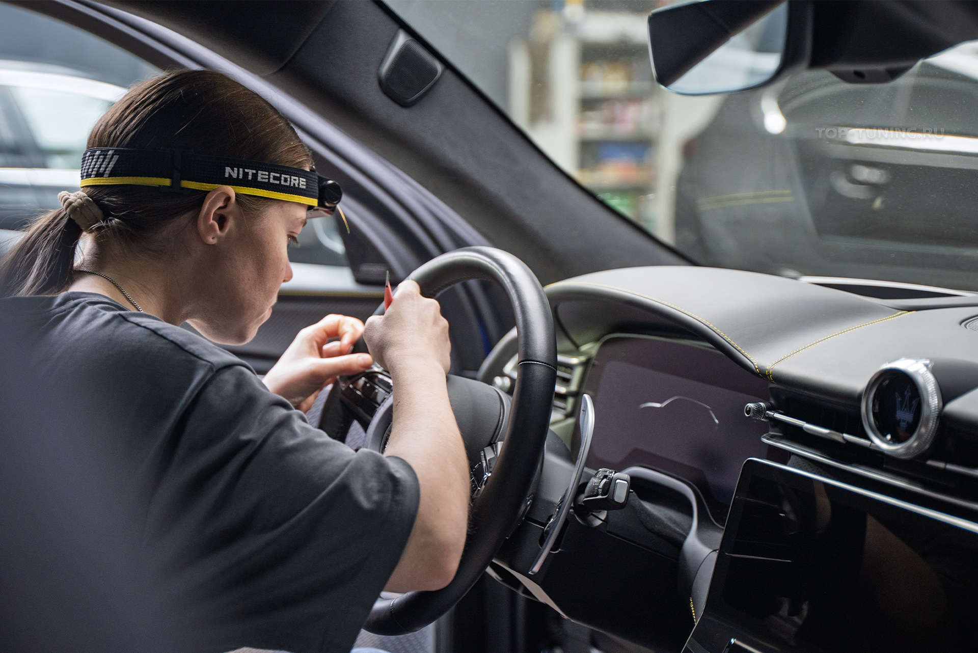 110553 Установка доводчиков в четыре двери Maserati Grecale Trofeo