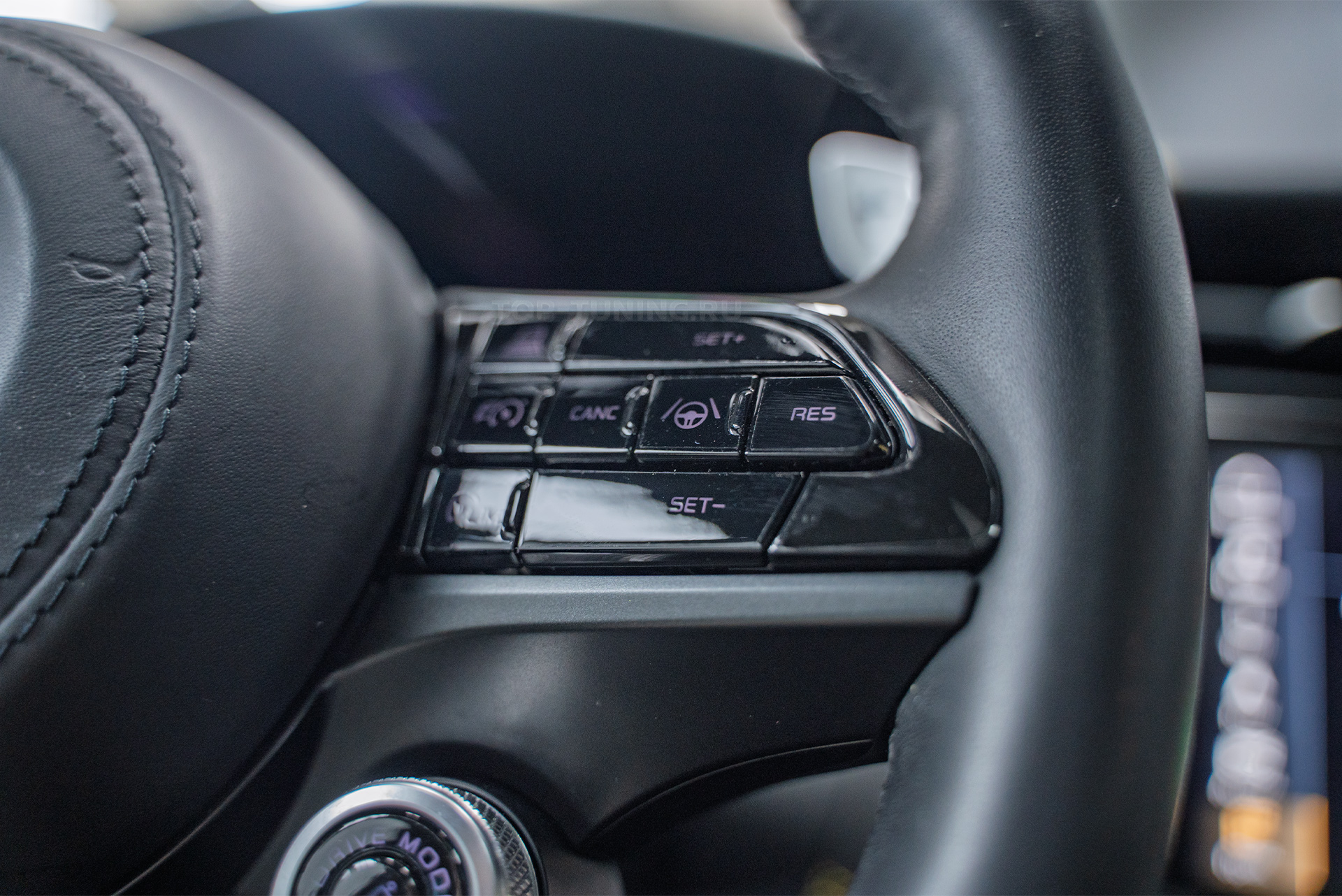 110553 Установка доводчиков в четыре двери Maserati Grecale Trofeo