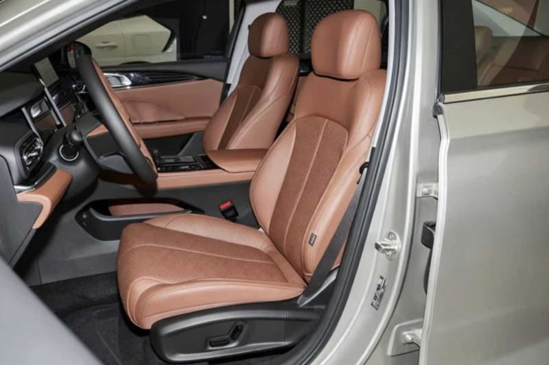 Версия с турбонаддувом разгоняется до 100 км/ч за 7,9 секунды, а расход топлива составляет 5,95 л/100 км.