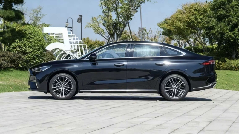 2026 Geely Emgrand станет крупнее благодаря новому двигателю объемом 1,5 литра, предварительные продажи начнутся с 785 000 рублей