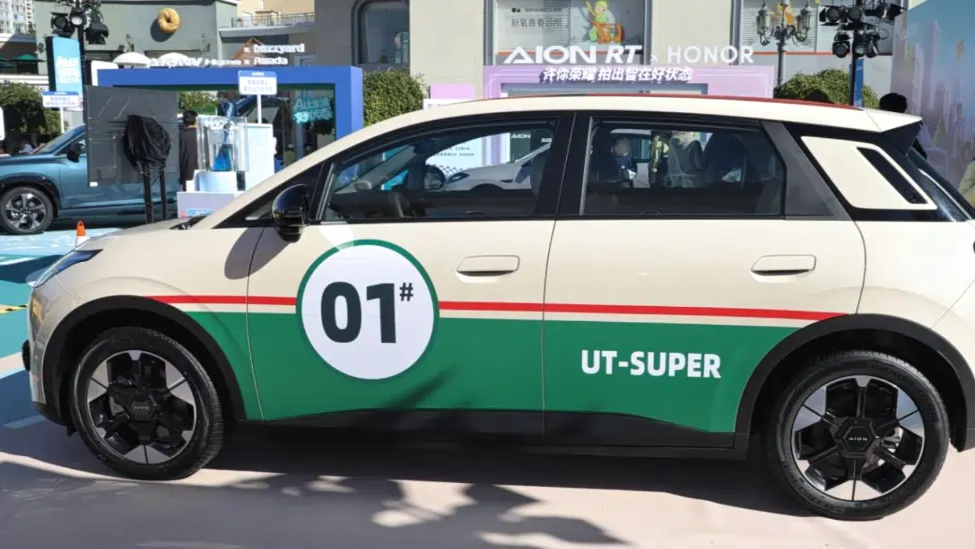 Компания GAC Aion официально представила свой первый автомобиль Aion UT Super, который получил название &laquo;Супер-национальный хороший автомобиль&raquo;