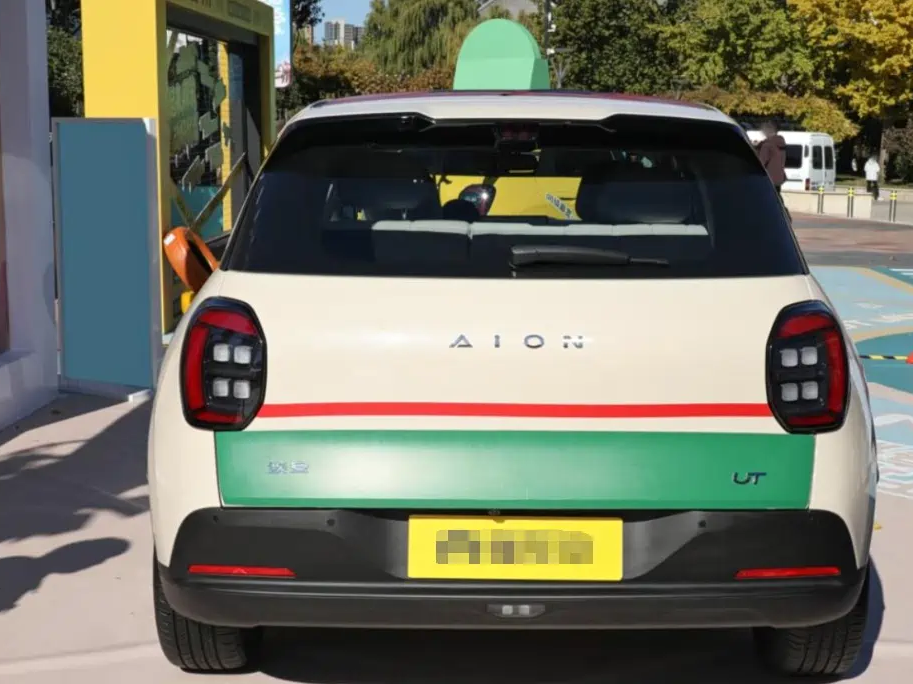 Компания GAC Aion официально представила свой первый автомобиль Aion UT Super, который получил название &laquo;Супер-национальный хороший автомобиль&raquo;