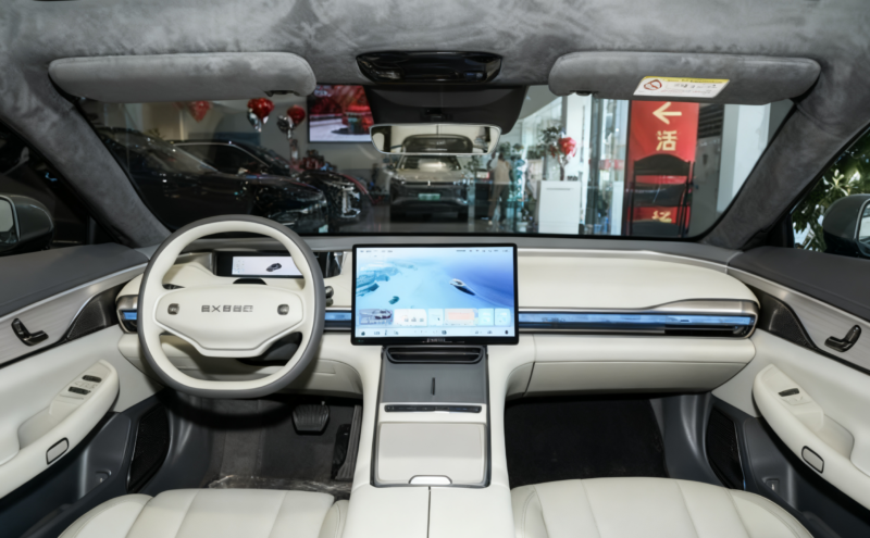 Министерство промышленности и информационных технологий Китая представило обновлённые данные об электрическом седане Exeed Exlantix ES 2026 года