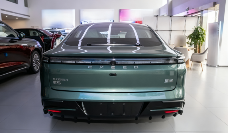 Министерство промышленности и информационных технологий Китая представило обновлённые данные об электрическом седане Exeed Exlantix ES 2026 года