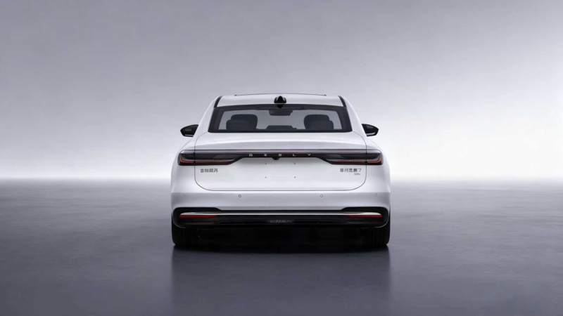 Представлен Geely Galaxy Starshine 7 PHEV с запасом хода на электротяге 165 км и максимальной скоростью 190 км/ч