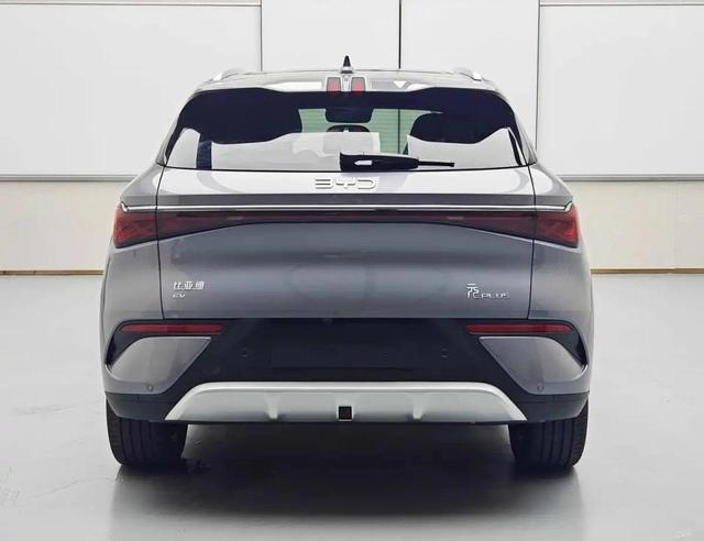 ёмкость аккумуляторной батареи Blade (LFP) увеличена до 74,88 кВт&middot;ч, что обеспечит запас хода в 650 км (сейчас доступны версии с батареями ёмкостью 49,92 кВт&middot;ч и 60,48 кВт&middot;ч, которые обеспечивают запас хода CLTC 430 км и 510 км соответственно);